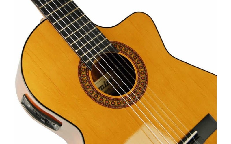 ADMIRA Juanita-EC Cutaway - Классическая гитара с подлючением