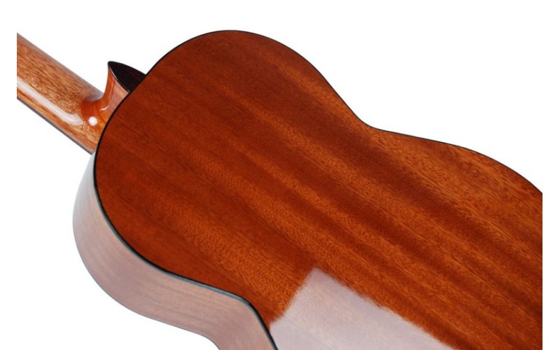 ADMIRA Malaga-E - Классическая гитара с подлючением