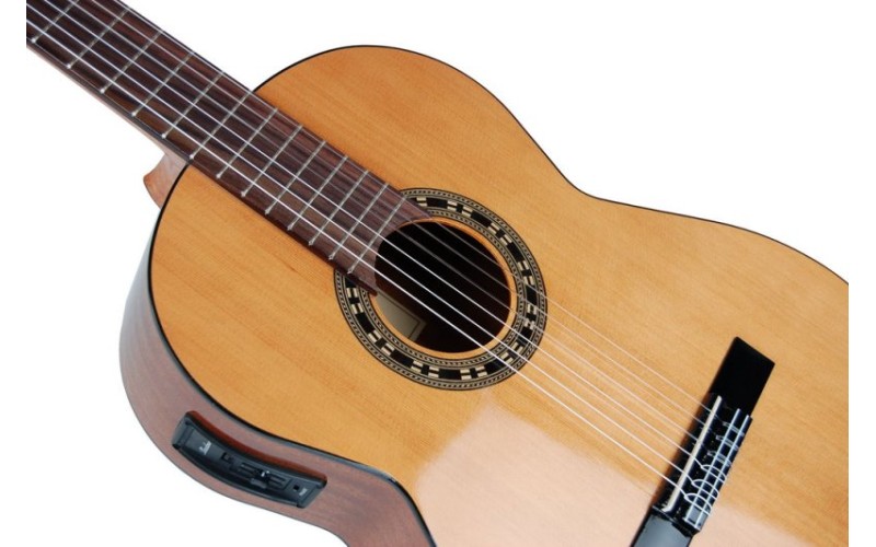 ADMIRA Malaga-E - Классическая гитара с подлючением