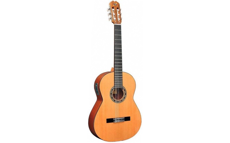 ADMIRA Malaga-E - Классическая гитара с подлючением