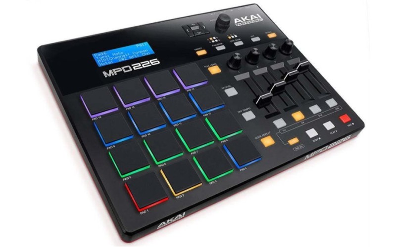 AKAI PRO MPD226 - MIDI/USB-контроллер, 16 пэдов, 4 ручки, 4 фейдера