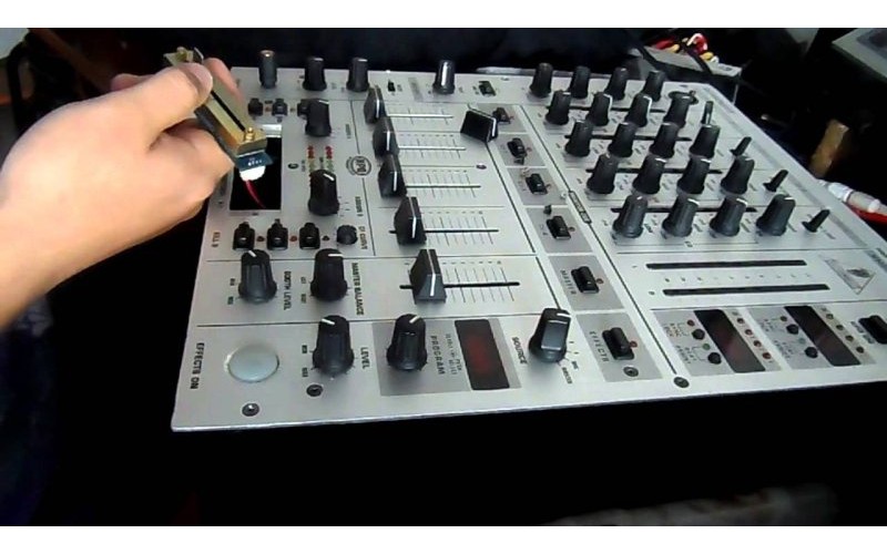 Behringer CFM-2 - Сменный кроссфейдер для VMX1000 / VMX300 / VMX200 / DJX700 / DJX400 / DX626 /DX052