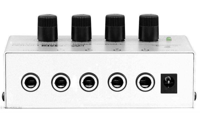 BEHRINGER HA400 - компактный 4-канальный усилитель для наушников