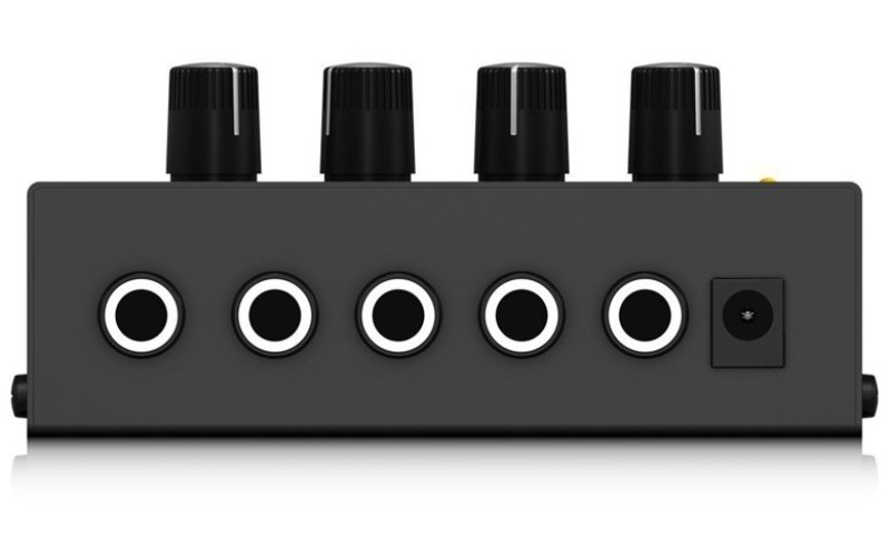 BEHRINGER HA400 - компактный 4-канальный усилитель для наушников