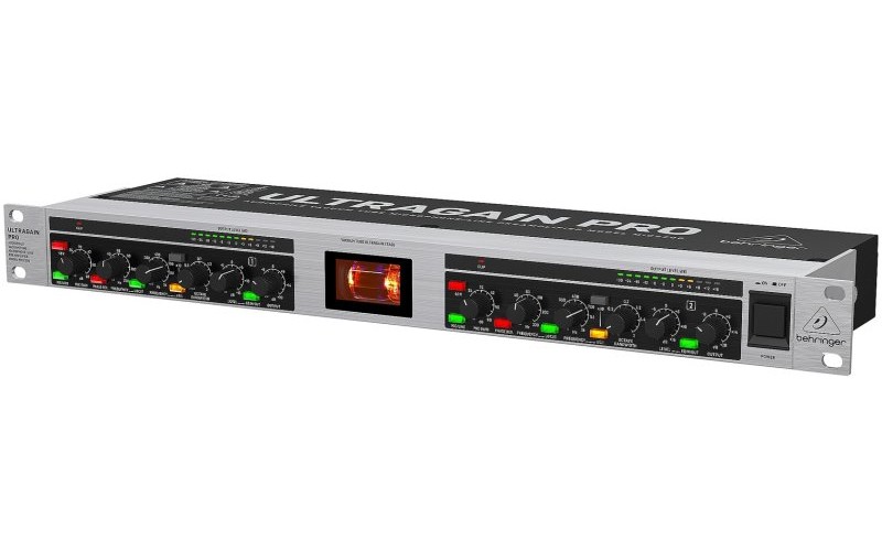 BEHRINGER MIC2200 V2 ламповый предусилитель для микрофонов