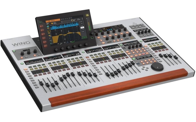 BEHRINGER WING - цифровой микшерный пульт, 48 входа, 28 шин, 24 фейдера, сенсорный экран