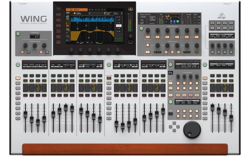 BEHRINGER WING - цифровой микшерный пульт, 48 входа, 28 шин, 24 фейдера, сенсорный экран