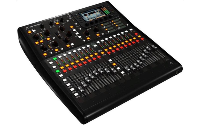 BEHRINGER X32 PRODUCER - цифровой программируемый микшерный пульт