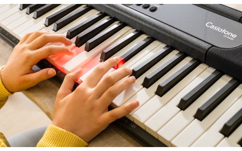 CASIO LK-S450 - синтезатор с подсветкой клавиш