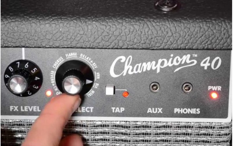 FENDER CHAMPION 40 - комбоусилитель для электрогитары, 40 Ватт, 1х12