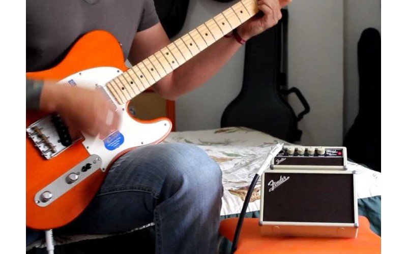 FENDER MINI TONEMASTER AMPLIFIER - комбоусилитель, 1Вт, 2x2