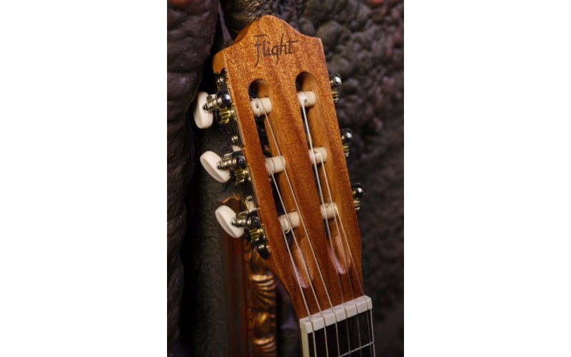 FLIGHT GUT 350 SP/SAP - гиталеле + чехол