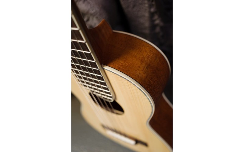 FLIGHT GUT 350 SP/SAP - гиталеле + чехол