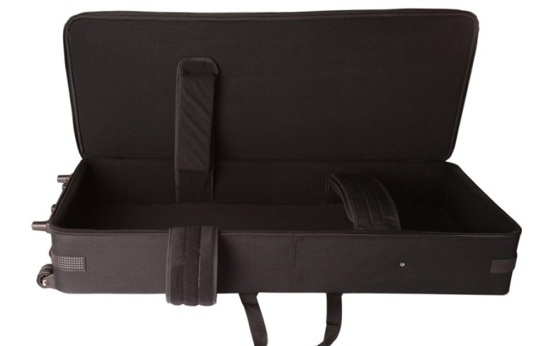 GATOR GK-61 - нейлоновый кейс с жесткой рамкой для клавиш, 61кл., с колесами, вес 10,01кг