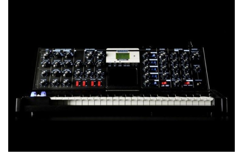 Moog Minimoog Voyager Electric Blue Edition аналоговый синтезатор, 44кл