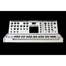 Moog Minimoog Voyager Performer Edition White аналоговый синтезатор, 44кл