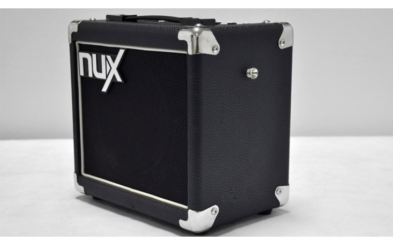 NUX Mighty8 - комбоусилитель