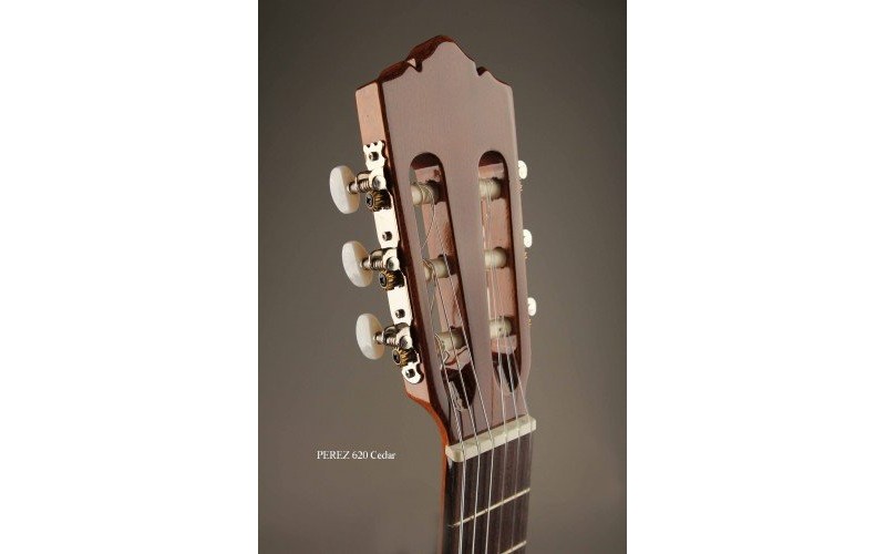 PEREZ 620 Cedar - классическая гитара