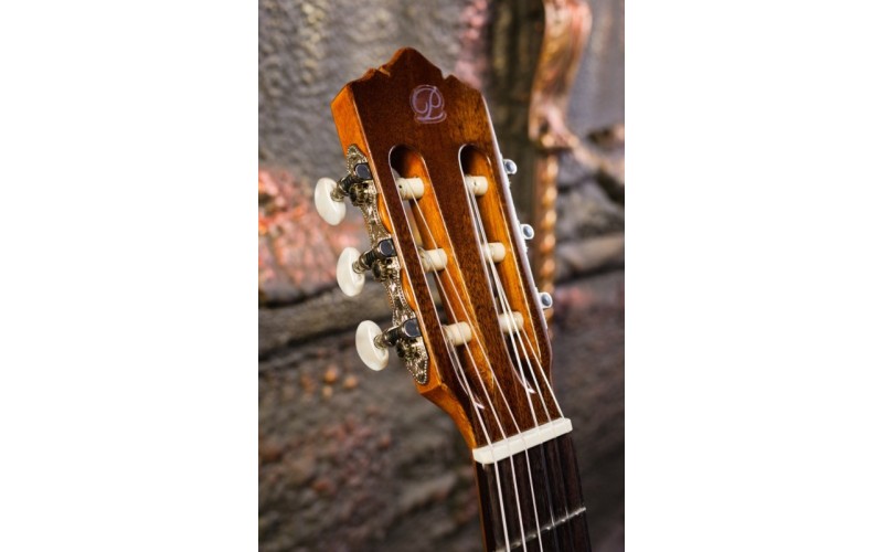 PEREZ 630 Cedar - классическая гитара