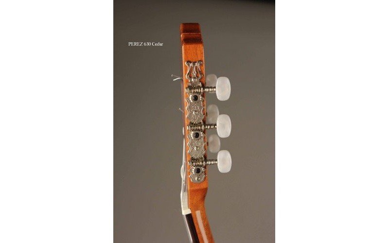 PEREZ 630 Cedar - классическая гитара