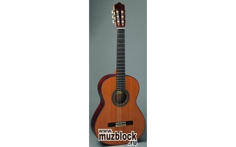 PEREZ 640 Cedar - классическая гитара