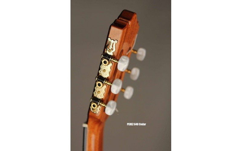 PEREZ 640 Cedar - классическая гитара