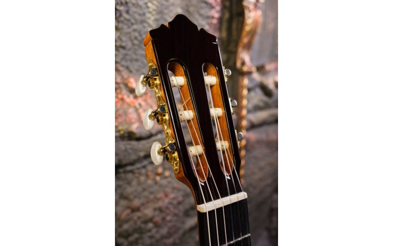 PEREZ 650 Cedar - классическая гитара