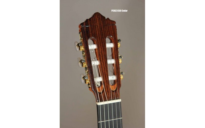 PEREZ 650 Cedar - классическая гитара