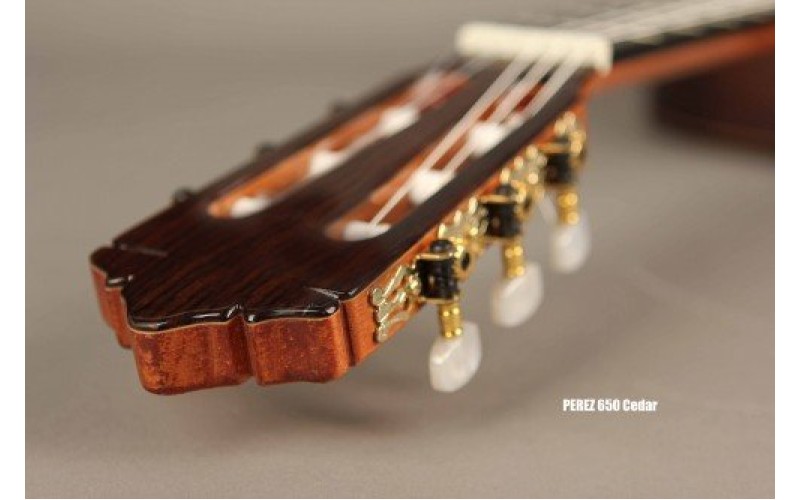 PEREZ 650 Cedar - классическая гитара