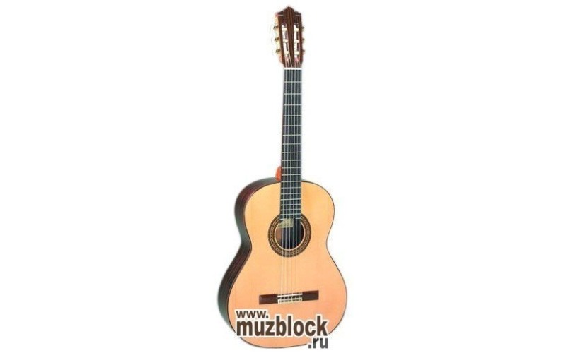 PEREZ 650 Spruce - классическая гитара