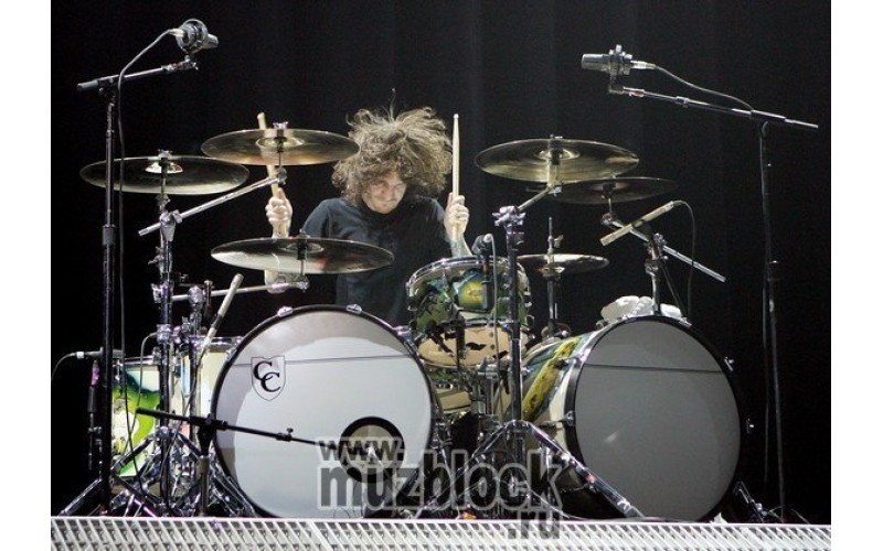 VIC FIRTH SHUR - барабаннные палочки Andy Hurley, деревянный овальный наконечник