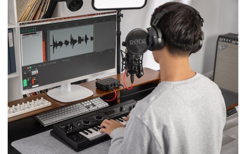 RODE NT1 5th Generation Black студийныцй микрофон и крепление