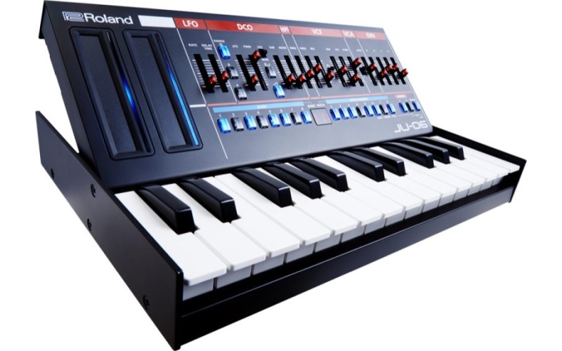 ROLAND JU-06 - синтезатор