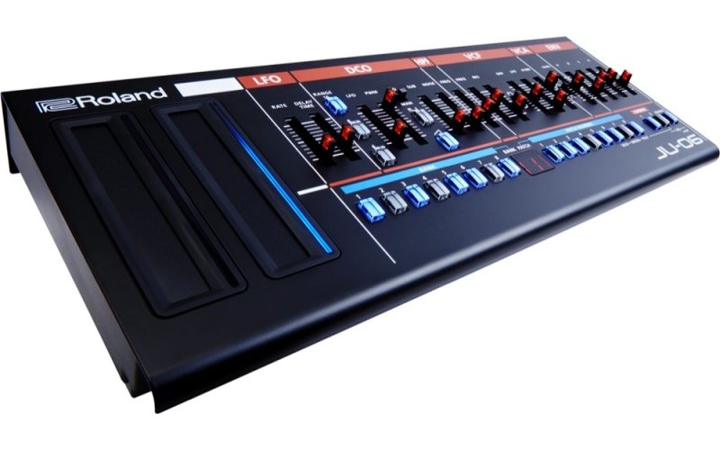 ROLAND JU-06 - синтезатор