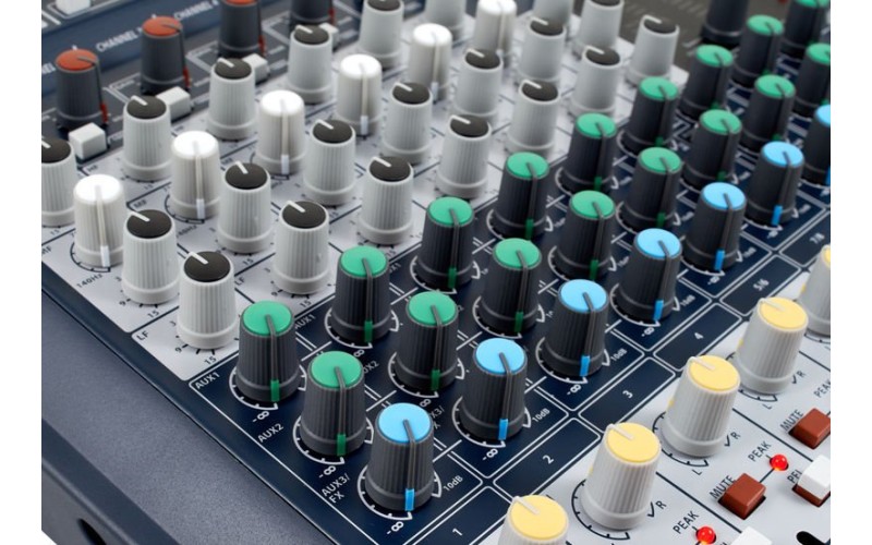 Soundcraft Signature 10 - аналоговый микшерный пульт, 10 вх., 6 x preamps, 2 x dbx Lim., 2 x USB in