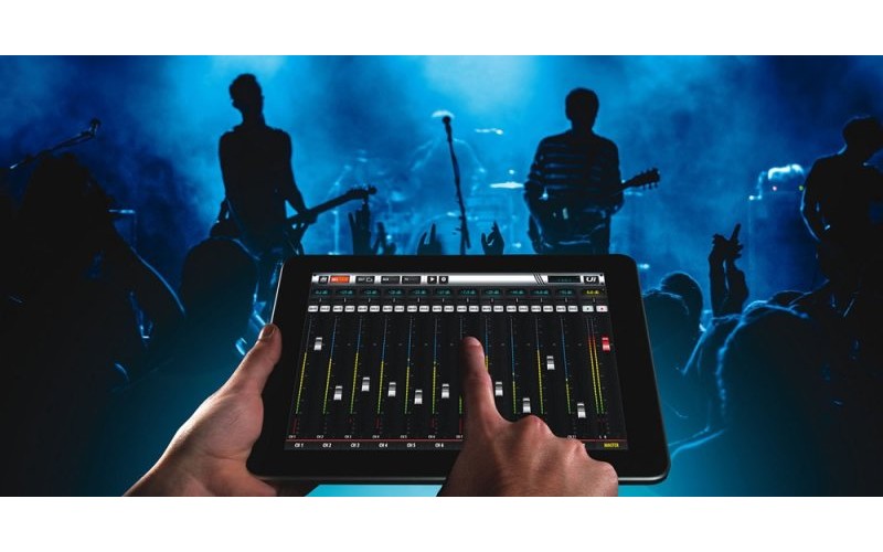Soundcraft Ui16 рэковый микшер, 8 comboXLR входы mic/line, 4 XLR входы mic