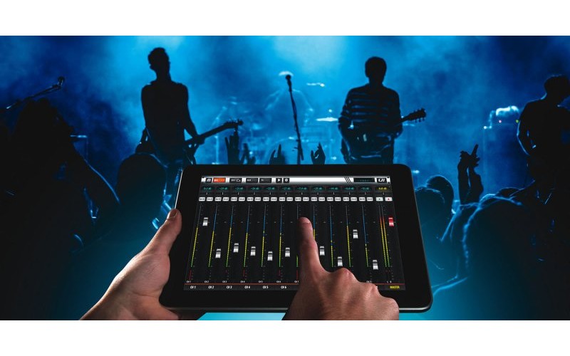 Soundcraft Ui16 рэковый микшер, 8 comboXLR входы mic/line, 4 XLR входы mic
