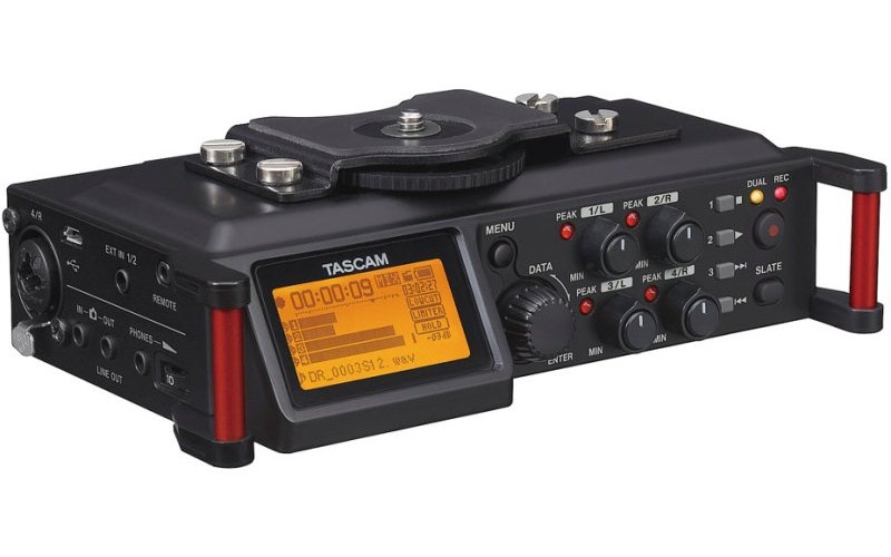 Tascam DR-70D 4 канальный портативный аудиорекордер
