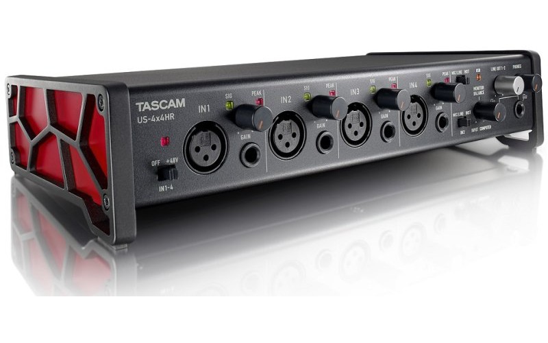 Tascam US-4x4HR аудио и MIDI интерфейс