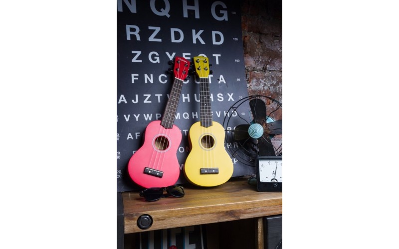 VESTON KUS 15RD - укулеле сопрано, красная