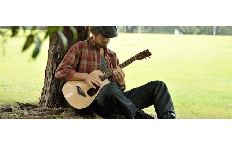 YAMAHA JR1 акустическая гитара уменьшенного размера