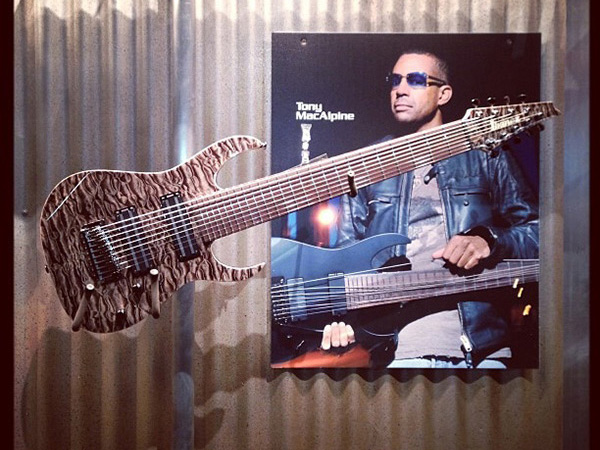 9-струнная электрогитара ibanez